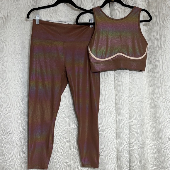 Fabletics Shimmering Brown  Activewear Set -Size Large - Picture 1 of 10